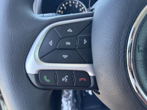 Used 2023 Jeep Renegade Latitude AWD/4WD image 30