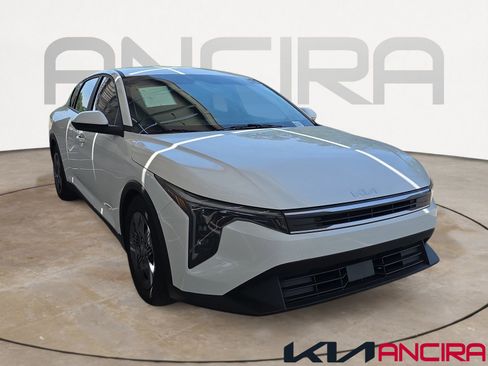 Certified 2025 Kia K4 FWD image 1