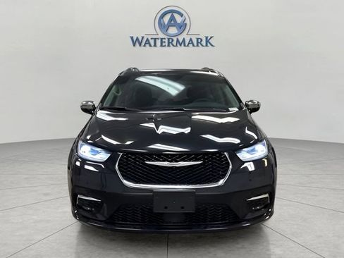 Used 2023 Chrysler Pacifica Limited image 8