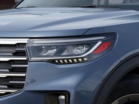 Used 2027 Ford Explorer Active AWD/4WD image 23