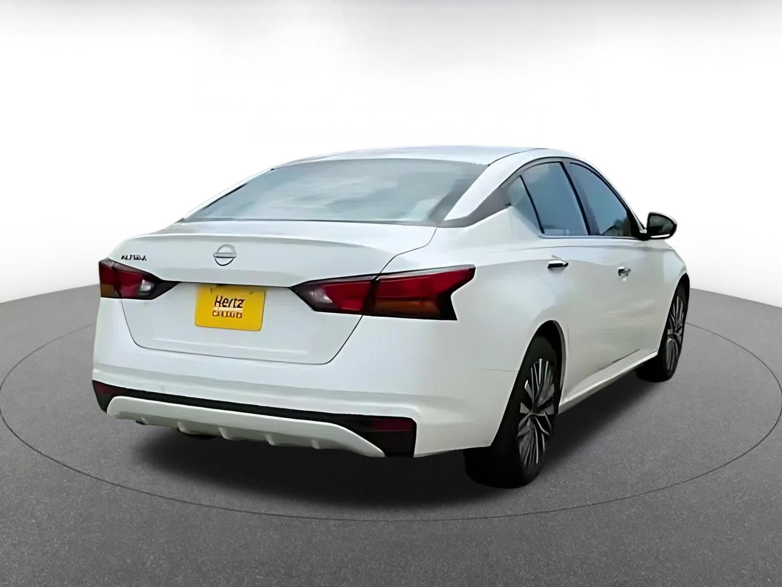 Used 2025 Nissan Altima 2.5 SV FWD image 12