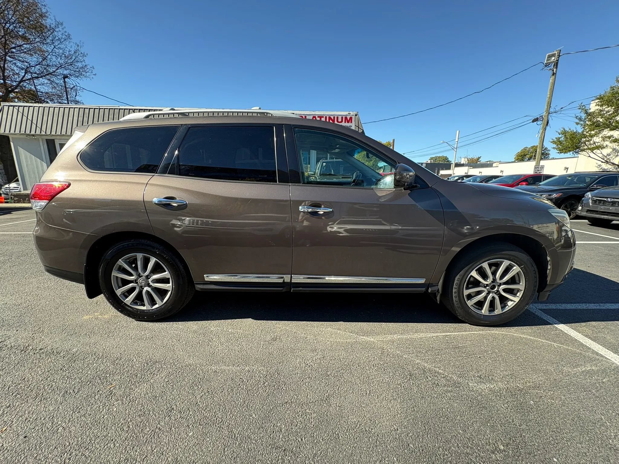 Used 2015 Nissan Pathfinder SL w/ SL Premium Package FWD image 9