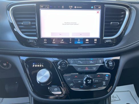 New 2026 Chrysler Pacifica Limited image 23