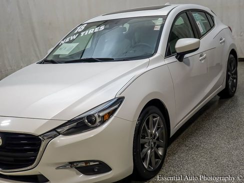 Used 2018 MAZDA MAZDA3 Grand Touring image 5