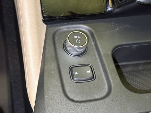 Used 2025 Acura MDX w/ Technology Package FWD image 32