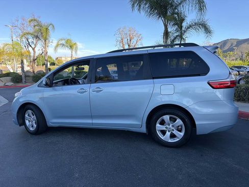 Used 2015 Toyota Sienna LE FWD image 9