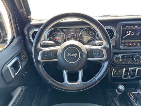 Used 2021 Jeep Gladiator Overland AWD/4WD image 18