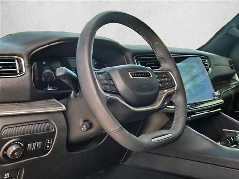 Used 2022 Jeep Wagoneer Series III w/ Premium Group I image 7