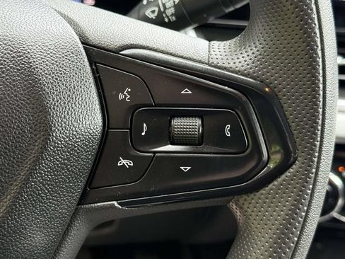Certified 2025 Chevrolet Trax LT FWD image 19
