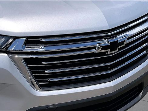 Used 2022 Chevrolet Traverse LT FWD image 30