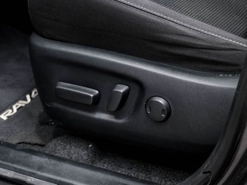 Used 2018 Toyota RAV4 XLE image 40