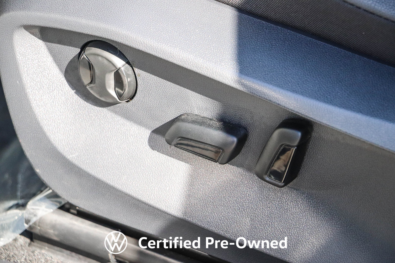 Used 2024 Volkswagen Tiguan SE AWD/4WD image 21