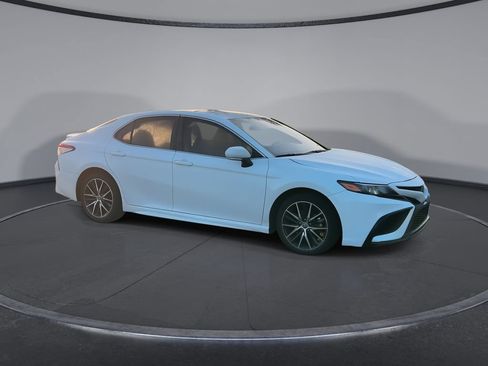 Used 2024 Toyota Camry SE FWD image 2