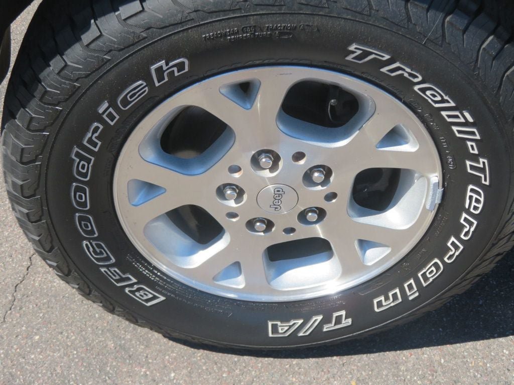 Used 2000 Jeep Grand Cherokee Laredo AWD/4WD image 16
