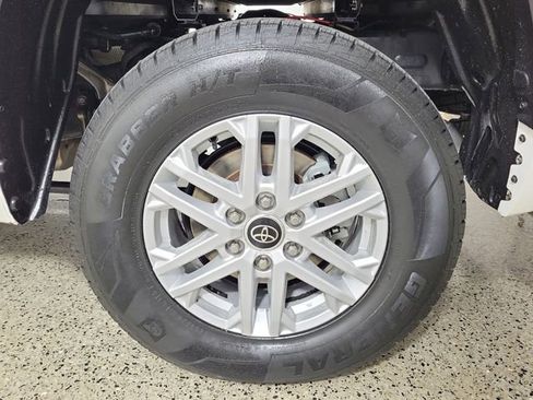 Used 2022 Toyota Tundra SR5 w/ SR5 Premium Package AWD/4WD image 8