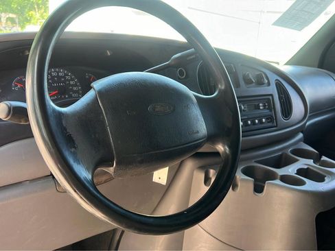 Used 2002 Ford E-450 and Econoline 450 image 13