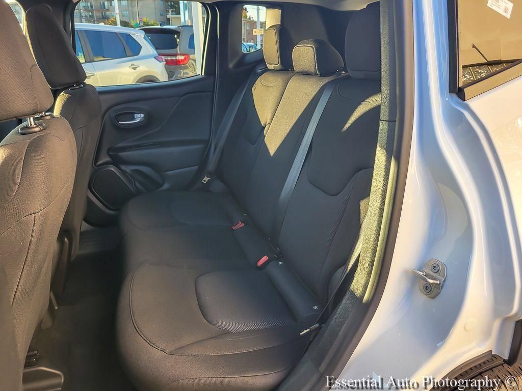 Used 2023 Jeep Renegade Latitude AWD/4WD image 13