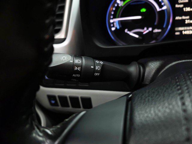 Used 2017 Toyota Highlander XLE AWD/4WD image 25