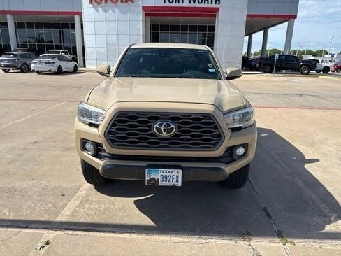 Used 2020 Toyota Tacoma TRD Off-Road AWD/4WD image 2