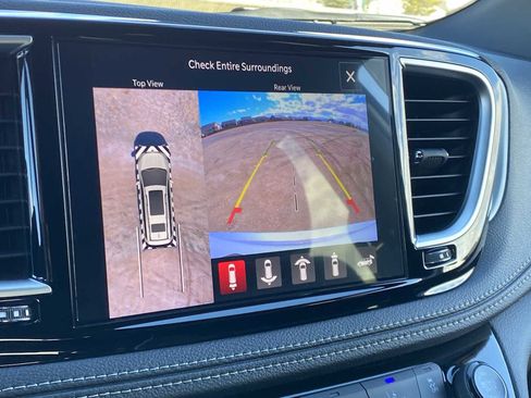 New 2026 Chrysler Pacifica Limited image 28