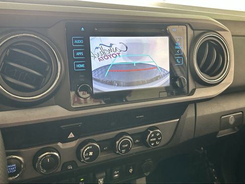 Used 2019 Toyota Tacoma TRD Off-Road w/ Technology Package AWD/4WD image 18
