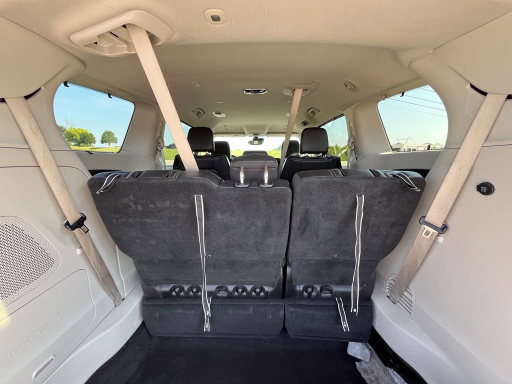 Used 2022 Chrysler Pacifica Touring-L w/ Uconnect Theater Family Group FWD image 31