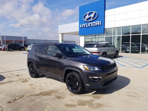 Used 2020 Jeep Compass Latitude image 1