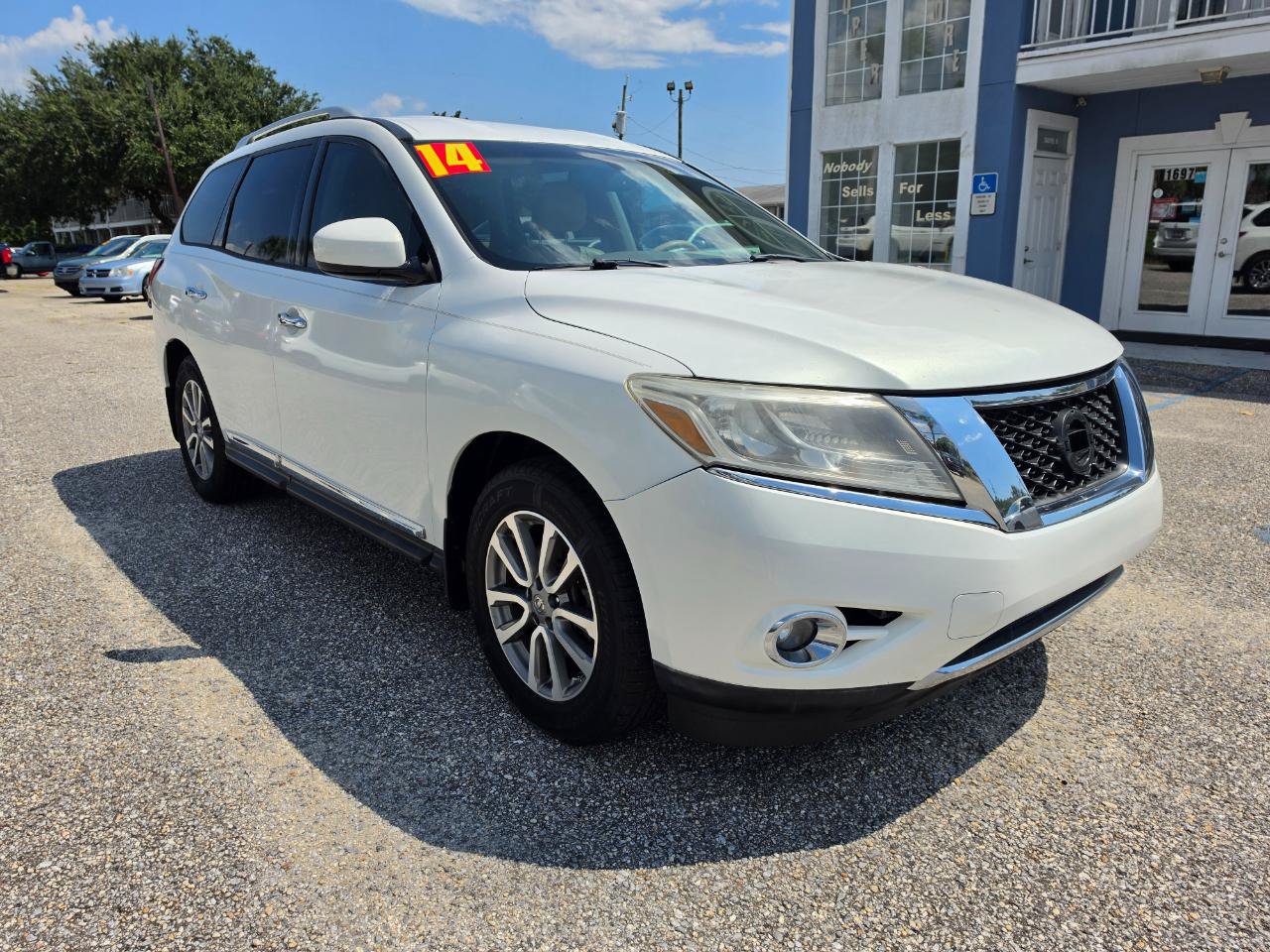 Used 2014 Nissan Pathfinder SL w/ Trailer Tow Package FWD image 7