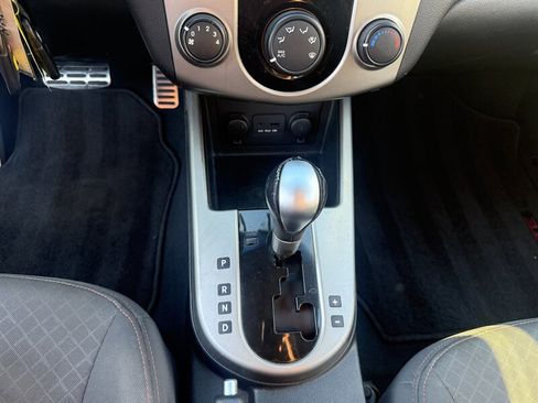 Used 2010 Kia Forte SX image 18