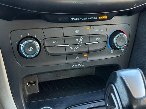 Used 2016 Ford Focus SE w/ Reverse Sensing Package image 17