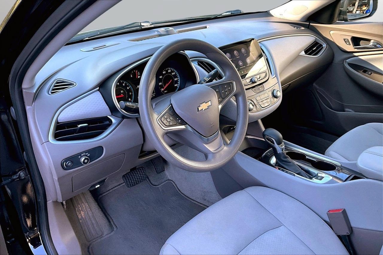 Used 2025 Chevrolet Malibu LT FWD image 17