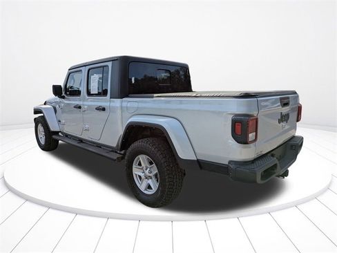 Used 2022 Jeep Gladiator Sport image 6
