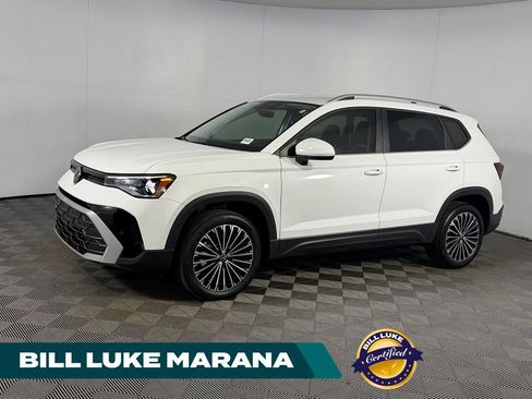 Used 2026 Volkswagen Taos SE FWD image 1