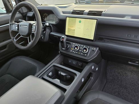 Certified 2024 Land Rover Defender 90 V8 image 10