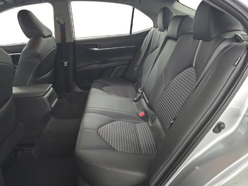 Used 2023 Toyota Camry SE w/ Cold Weather Package FWD image 9