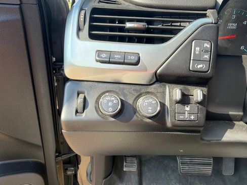 Used 2018 Chevrolet Tahoe Premier AWD/4WD image 14