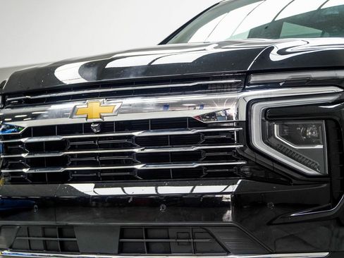 Used 2025 Chevrolet Suburban LT AWD/4WD image 2