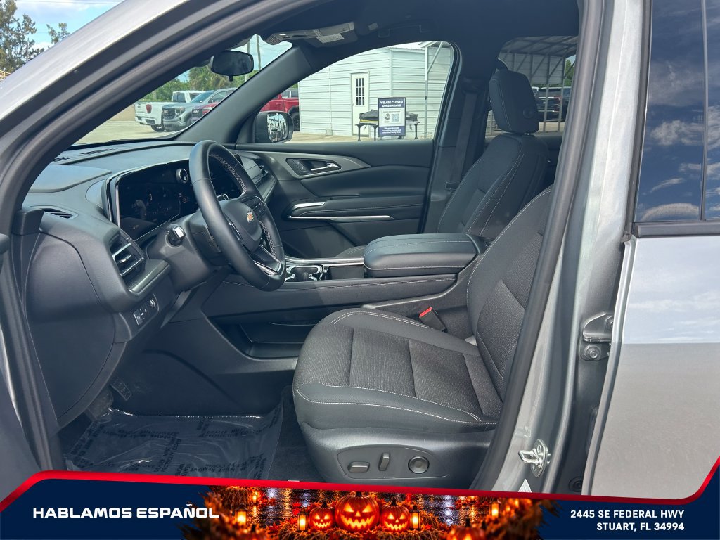 Used 2026 Chevrolet Traverse LT FWD image 12