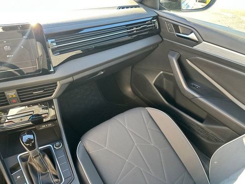Used 2025 Volkswagen Jetta Sport image 17