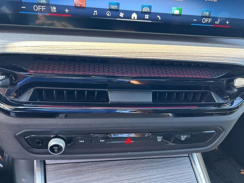 Used 2025 BMW i4 eDrive40 image 42