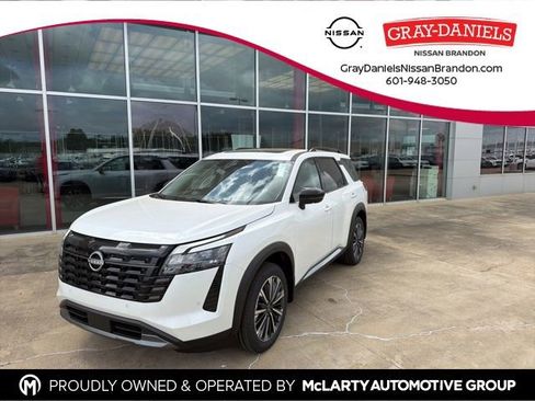 New 2026 Nissan Pathfinder Platinum image 1