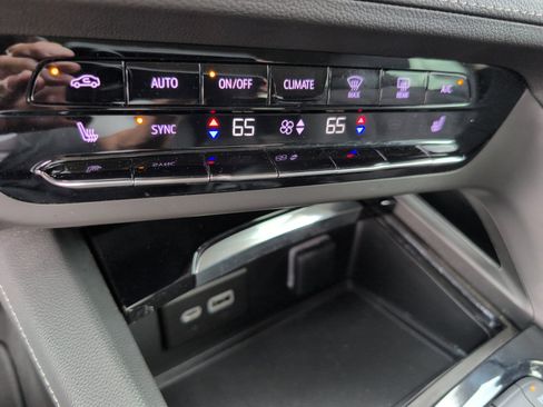 Used 2023 Buick Envision Preferred image 28