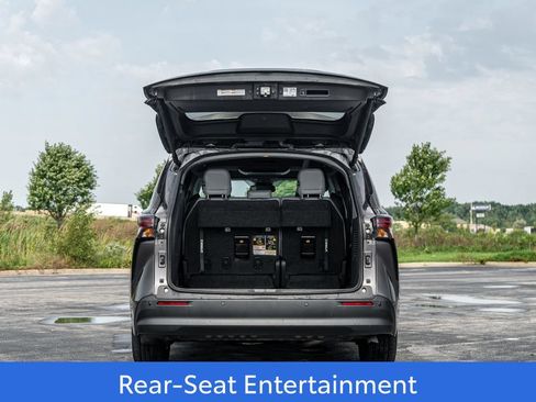 Used 2023 Toyota Sienna XLE w/ XLE Plus Package AWD/4WD image 10