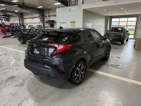 Used 2018 Toyota C-HR XLE FWD image 7
