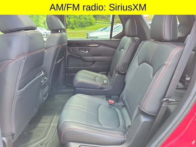 Used 2025 Honda Pilot TrailSport image 11