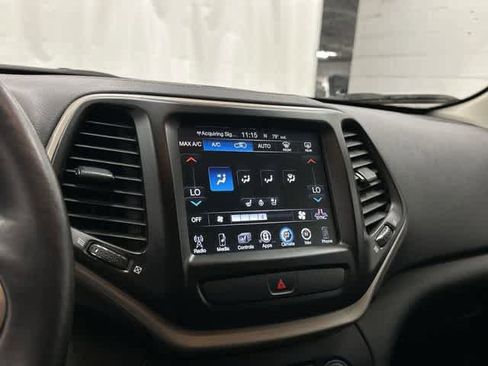 Used 2016 Jeep Cherokee Limited w/ Luxury Group FWD image 22