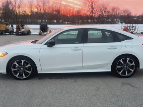 Certified 2025 Honda Civic Sport Touring image 5