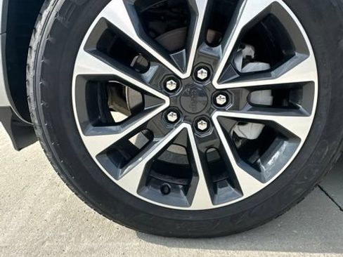 Used 2022 Jeep Grand Cherokee Overland AWD/4WD image 3
