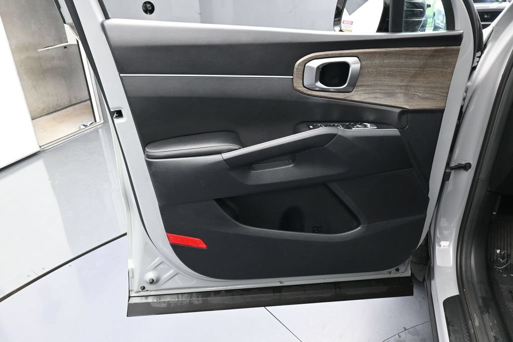 Used 2023 Kia Sorento EX FWD image 13