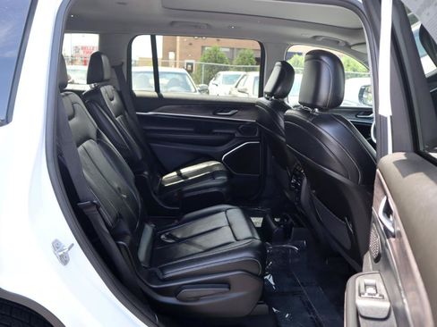 Used 2022 Jeep Grand Cherokee L Limited AWD/4WD image 12
